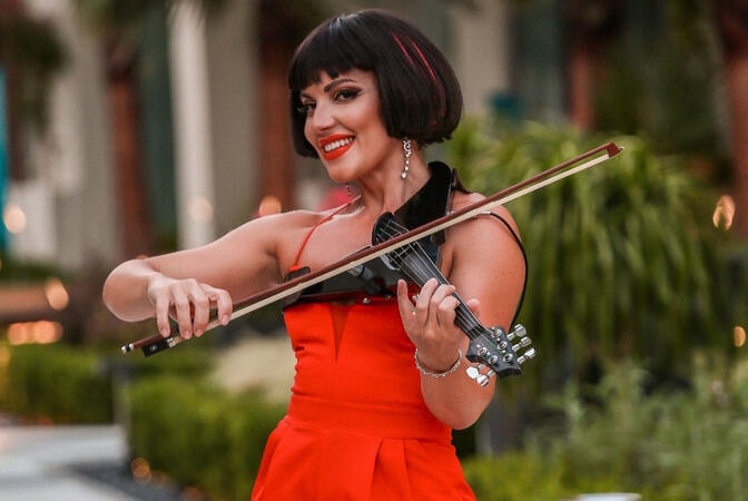 Elevating the evening with smooth sounds. 🎻